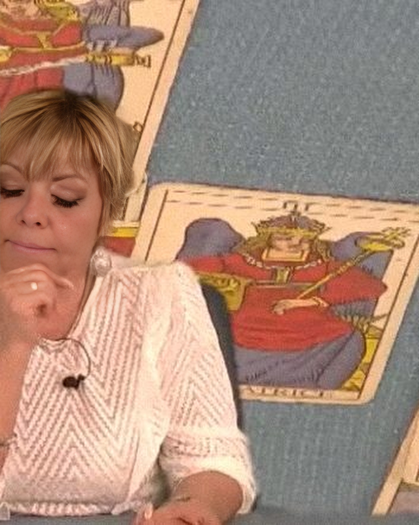 Elena Pagano durante una lettura in diretta